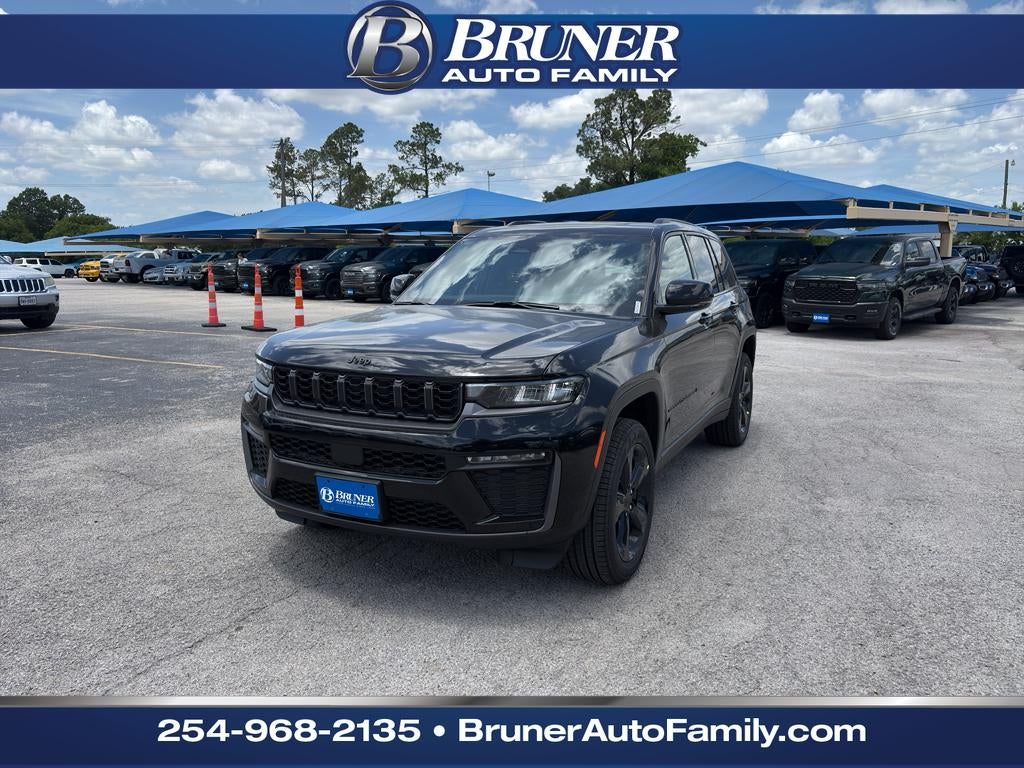 2026 Jeep Grand Cherokee GRAND CHEROKEE LIMITED 4X4 in Diamond Black Crystal Pearl-Coat Exterior Paint — front three-quarter view