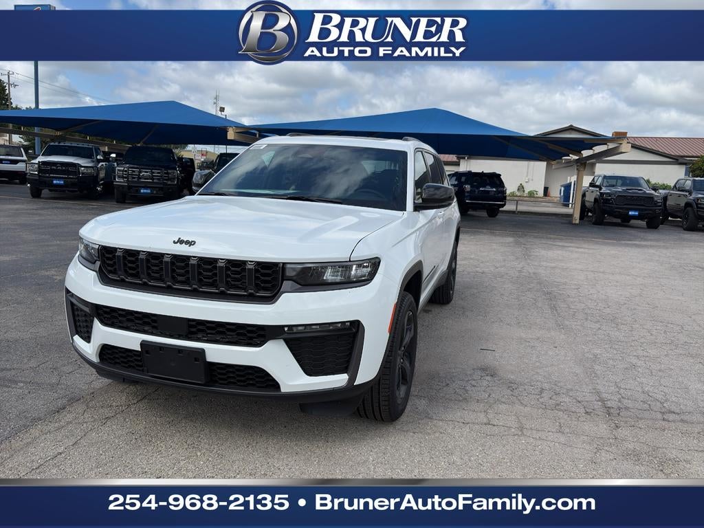 2026 Jeep Grand Cherokee GRAND CHEROKEE L LIMITED 4X2 in Bright White Clear-Coat Exterior Paint — front three-quarter view
