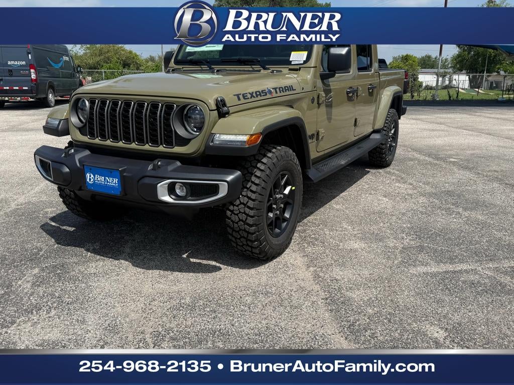 2026 Jeep Gladiator GLADIATOR TEXAS TRAIL 4X4 in 41 Exterior Paint — front three-quarter view
