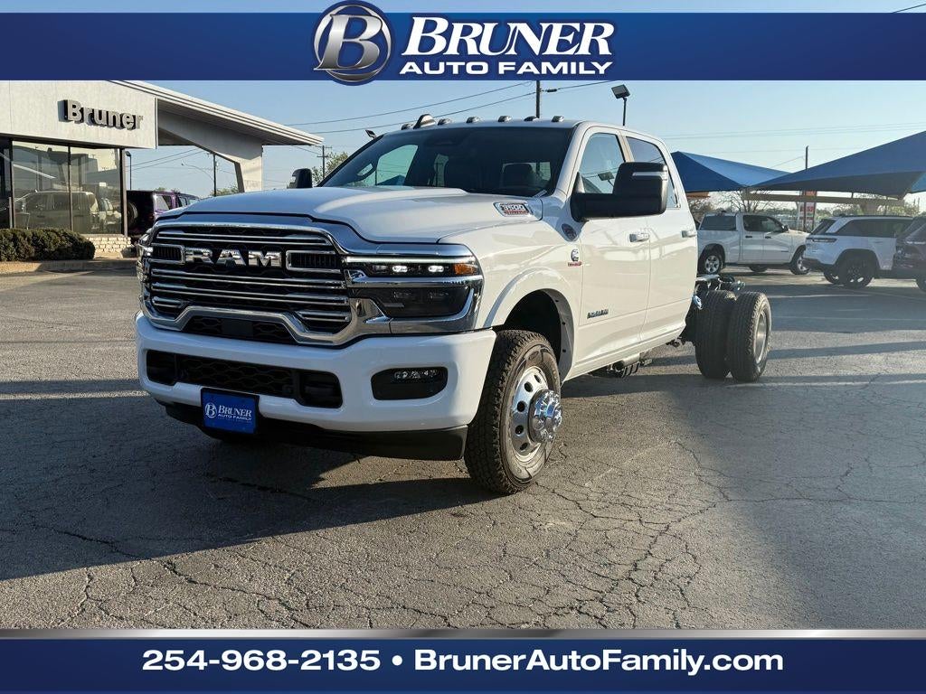 2026 RAM Ram 3500 Chassis Cab RAM 3500 BIG HORN CREW CAB CHASSIS 4X4 60' CA in Bright White Clear-Coat Exterior Paint — front...